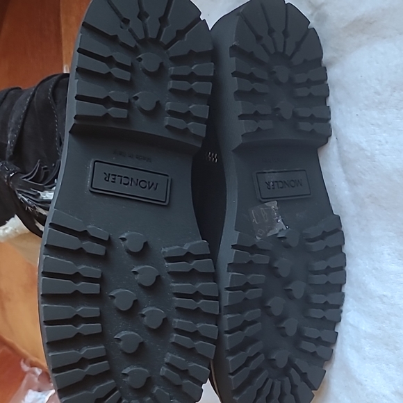 MONCLER Shearling Boots - Picture 7 of 8